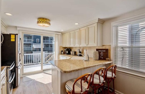 North End Appartement | Coastal Centrally Located - 2 bd /1 bath 2nd Floor Unit