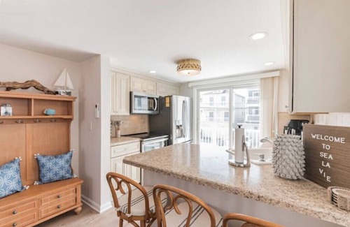 North End Appartement | Coastal Centrally Located - 2 bd /1 bath 2nd Floor Unit