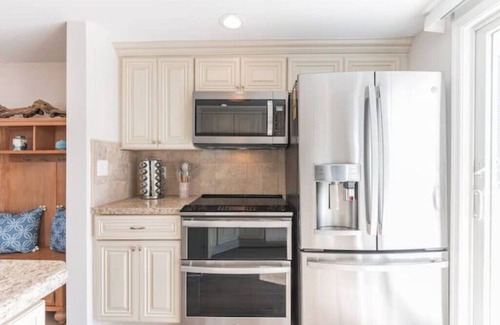 North End Appartement | Coastal Centrally Located - 2 bd /1 bath 2nd Floor Unit