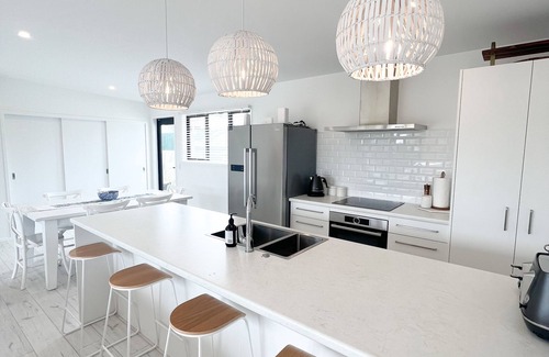 Karkari Peninsula Maison | Coastal Charm Escape, walking distance to beach!