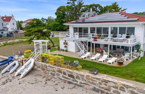Swampscott Maison | Coastal Charm Lobster Chato