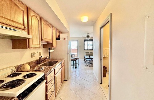 Southend Copropriété | Coastal Charm Meets Cozy Comfort - 1BR Beachside Beauty!