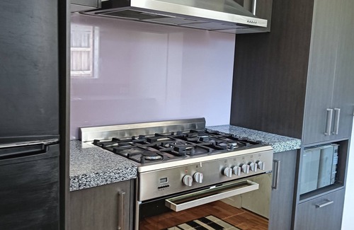 Melbourne Maison | Coastal charm, spacious townhouse Ideal for families or groups of up to 8