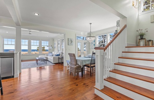 Southern Coast Maison | Coastal Charm with Stunning Views – Steps from the Shoreline!