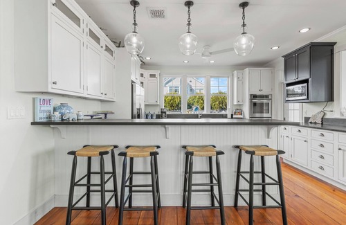 Southern Coast Maison | Coastal Charm with Stunning Views – Steps from the Shoreline!