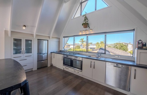 Papamoa Beach Maison | Coastal Chic - Papamoa Beach Holiday Home