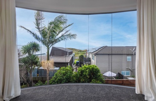 Papamoa Beach Maison | Coastal Chic - Papamoa Beach Holiday Home