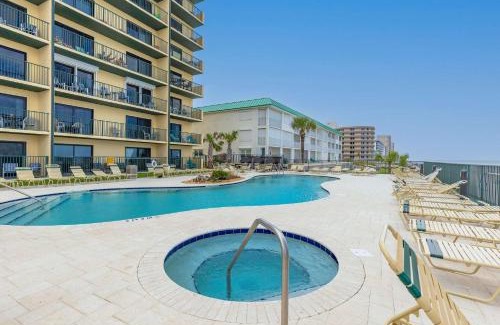 Daytona Beach Shores Appartement | Coastal Chic Suite at Sunglow Resort by Brightwild