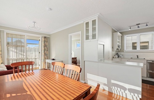 New Brighton Cottage | Coastal City Retreat - New Brighton Accommodation