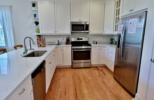 Lewes Maison | Coastal Club * 4BR twin House w 3.5 Baths, Sleeps 10