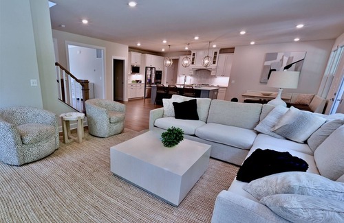 Lewes Maison | Coastal Club* 6BR Luxury House w 5 Full Bathrooms (Sleeps 12 Adults or 14 total)