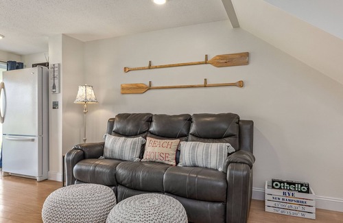 Rye Copropriété | Coastal Condo on Ocean Blvd in Rye with Deck & Ocean Views