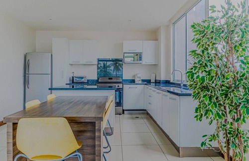 Puntarenas Copropriété | Coastal condo with sea views, balcony & resort amenities