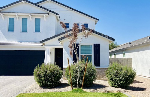 Pecan Creek South Maison | Coastal contemporary modern home 5mins from Schnepf farms
