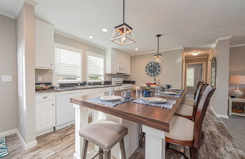 Milton Maison | Cozy Coastal Cottage with bike trail access. Only minutes from Downtown Lewes!