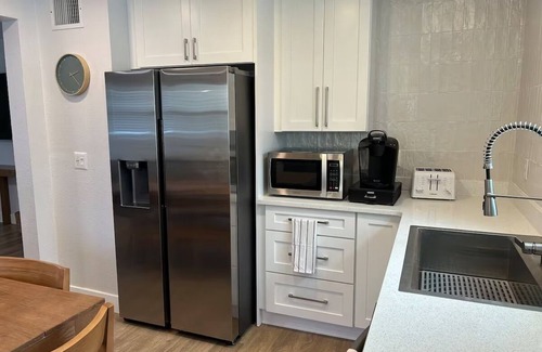 St. Petersburg - Clearwater Maison | Coastal Cottage Near Beach and Downtown St Pete