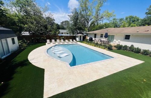 Old Village Maison | Coastal Cottage in Charming Old Mt Pleasant!