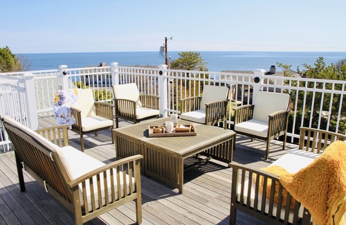 Cape Neddick Maison | Coastal Cottage w/ Roof Deck Ocean Views - York, ME 4 Beds, 3 Baths, Sleeps 9