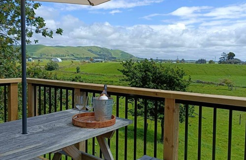 Pukehina Cabine | Coastal country cabin escape