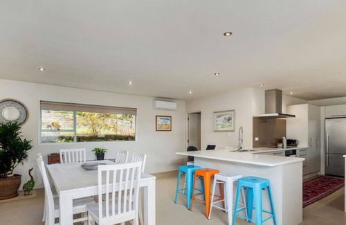 Torbay Maison | Coastal Courtyard Paradise