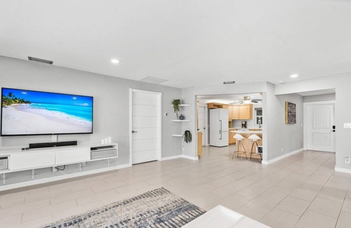 Tropic Palms Maison | Coastal Delray 🌊 Chill Out Hideaway Lush Vibes🌴 by the Poolside 4BD Sweet Spot