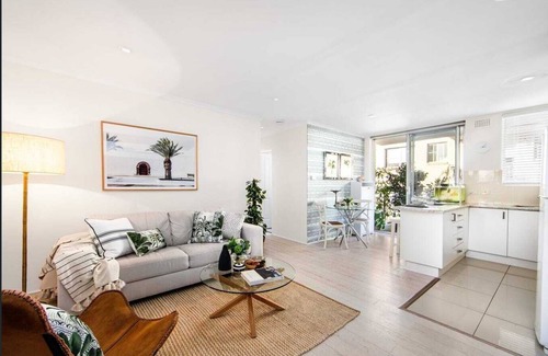 Manly Vale Appartement | 4 Mins Drive to the Beach for Couples and Families