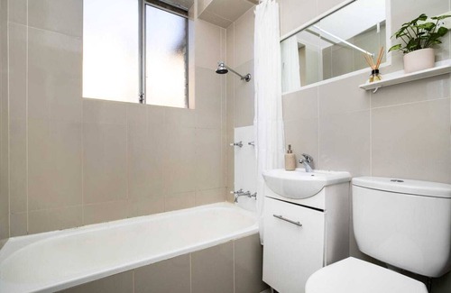 Manly Vale Appartement | 4 Mins Drive to the Beach for Couples and Families