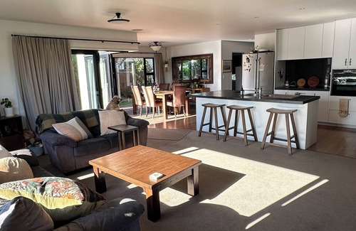 Papamoa Beach Maison | Coastal family home, 5 minutes walk to beach, hot tub, fully accessible