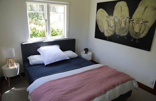 Pakiri Autre | Coastal Farmhouse- Stars, Spa and Birdsong