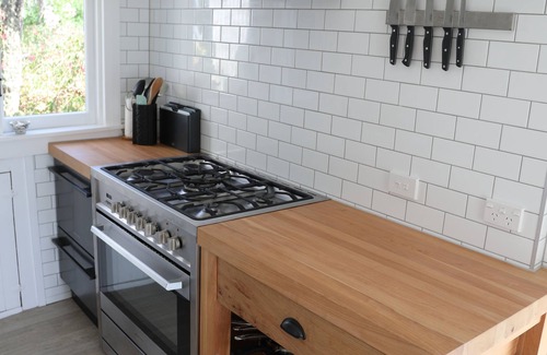 Pakiri Autre | Coastal Farmhouse- Stars, Spa and Birdsong
