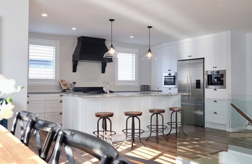 Mount Maunganui Maison | Coastal Getaway with Pool - Central Mount Maunganui, Spacious 5 Bedroom Home