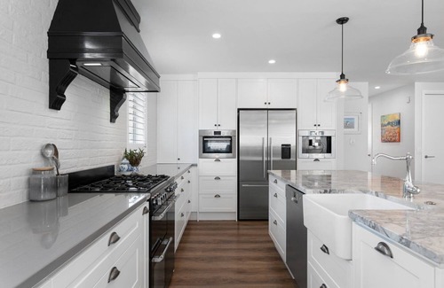 Mount Maunganui Maison | Coastal Getaway with Pool - Central Mount Maunganui, Spacious 5 Bedroom Home