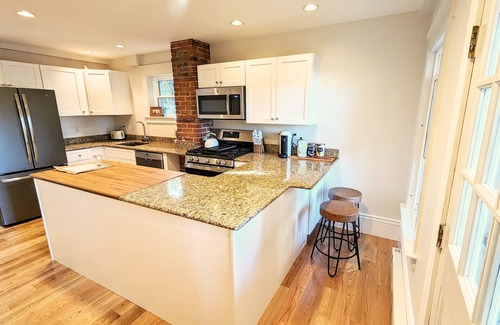 Swampscott Appartement | Coastal Getaway: walk to beach and town
