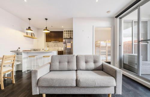 Bonbeach Maison | Coastal Getaway with Parking and Steps from the Beach