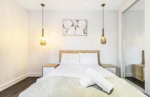 Bonbeach Maison | Coastal Getaway with Parking and Steps from the Beach