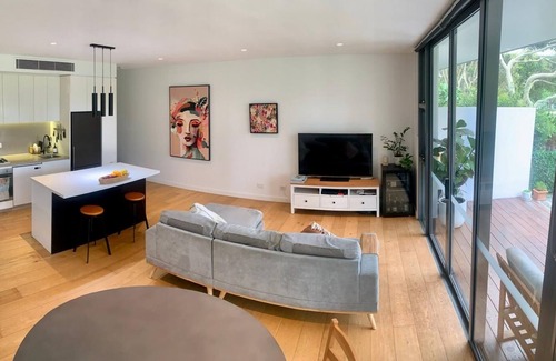 Little Bay Appartement | Coastal Green Living - Short walk to beach, surrounded by parks and golf courses