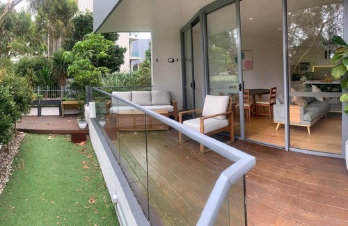 Little Bay Appartement | Coastal Green Living - Short walk to beach, surrounded by parks and golf courses