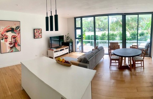 Little Bay Appartement | Coastal Green Living - Short walk to beach, surrounded by parks and golf courses