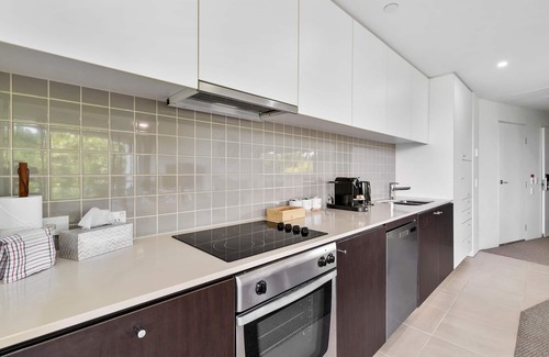 Cairns Central Business District Appartement | Coastal Harbour Lights -pool Gym Prime Location