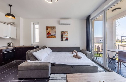 Sakës Appartement | Coastal Haven Talea by PikHost