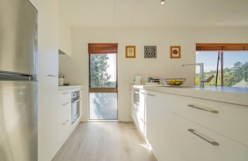 Tairua Maison | Coastal Hill Retreat - Tairua Holiday Home