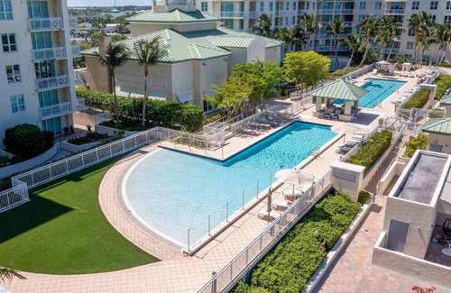Boynton Beach Copropriété | Spring Deals are HOT! Coastal Key Suite - Casa Costa 406N, Pools, Jacuzzi, Beach & Dog Friendly