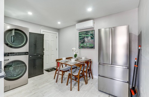 Lynn Maison | Coastal Lynn Escape w/Fireplace: 3 Mi to Beaches