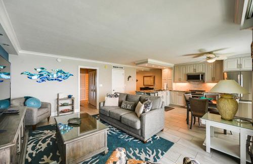 Marco Island Appartement | Coastal Marco Island Condo with Club Amenities!