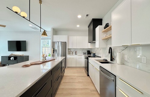 Forest Hills Maison | Coastal Modern Home~New~Central to Wrightsville Beach, UNCW+Historic Riverfront