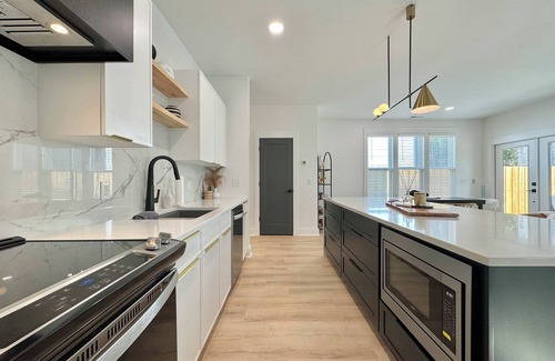 Forest Hills Maison | Coastal Modern Home~New~Central to Wrightsville Beach, UNCW+Historic Riverfront