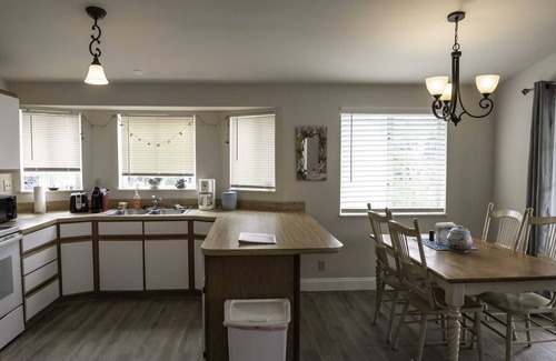 Cutthroat Harbor Estates Maison | Coastal Oasis, Canal front