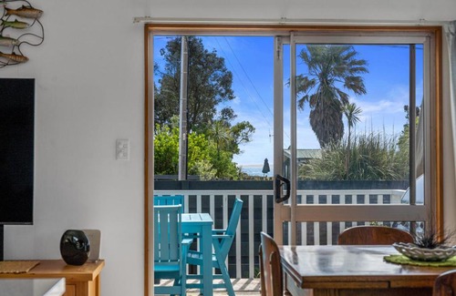 Papamoa Beach Maison | Coastal Oasis - Papamoa Beach Holiday Home