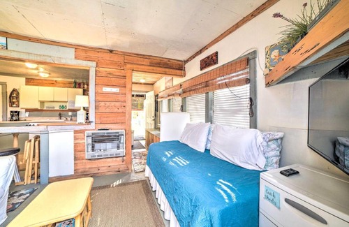 Salem Maison | Coastal Perry Cottage about 2 Mi to Boat Ramp!