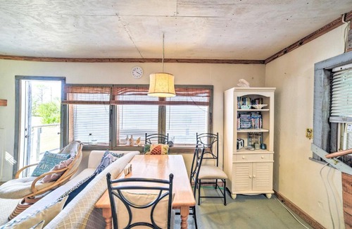 Salem Maison | Coastal Perry Cottage about 2 Mi to Boat Ramp!